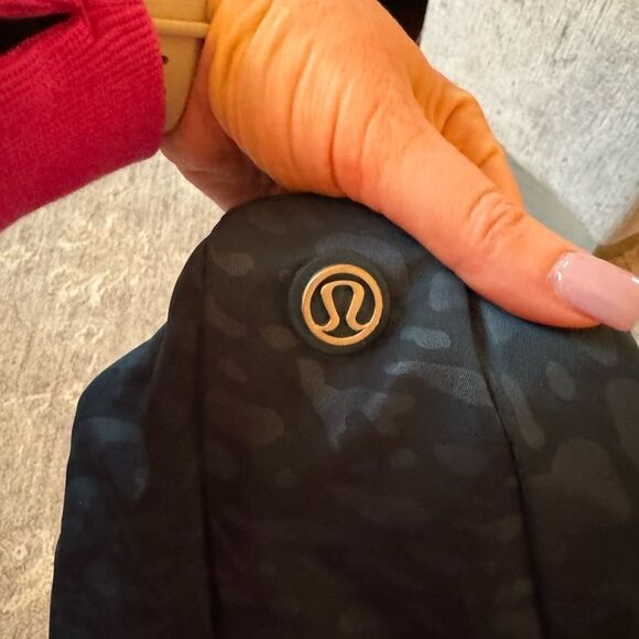 Lululemon Resolution Hobo Bag Teal - Picture 8 of 12